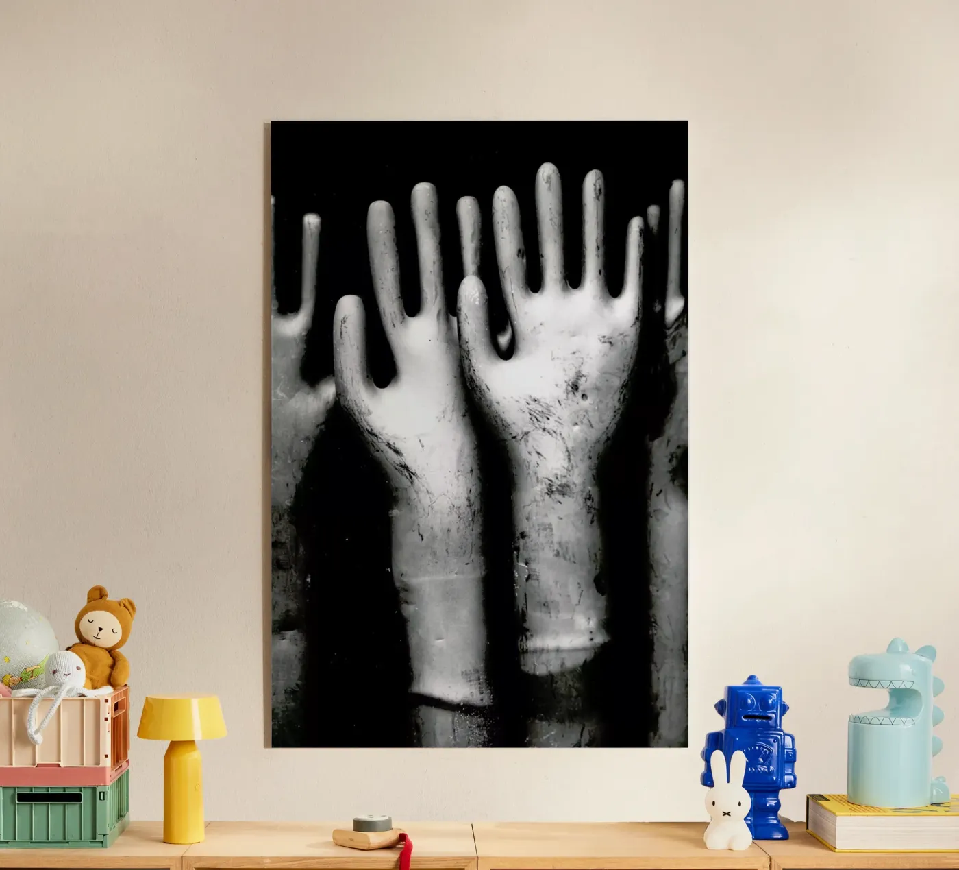 Hands plexiglass da Magdalena Martin Photography