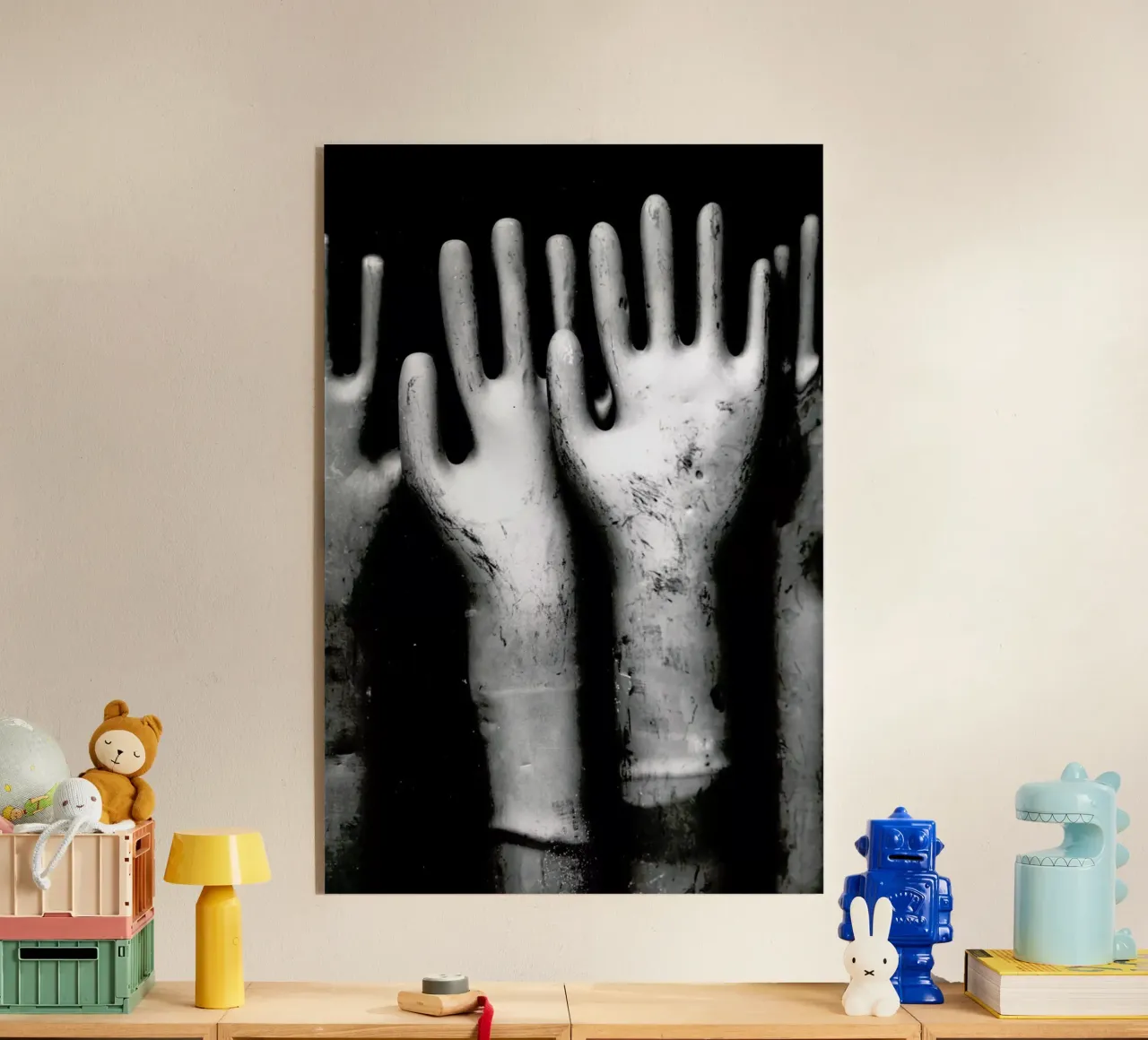 Hands plexiglass da Magdalena Martin Photography