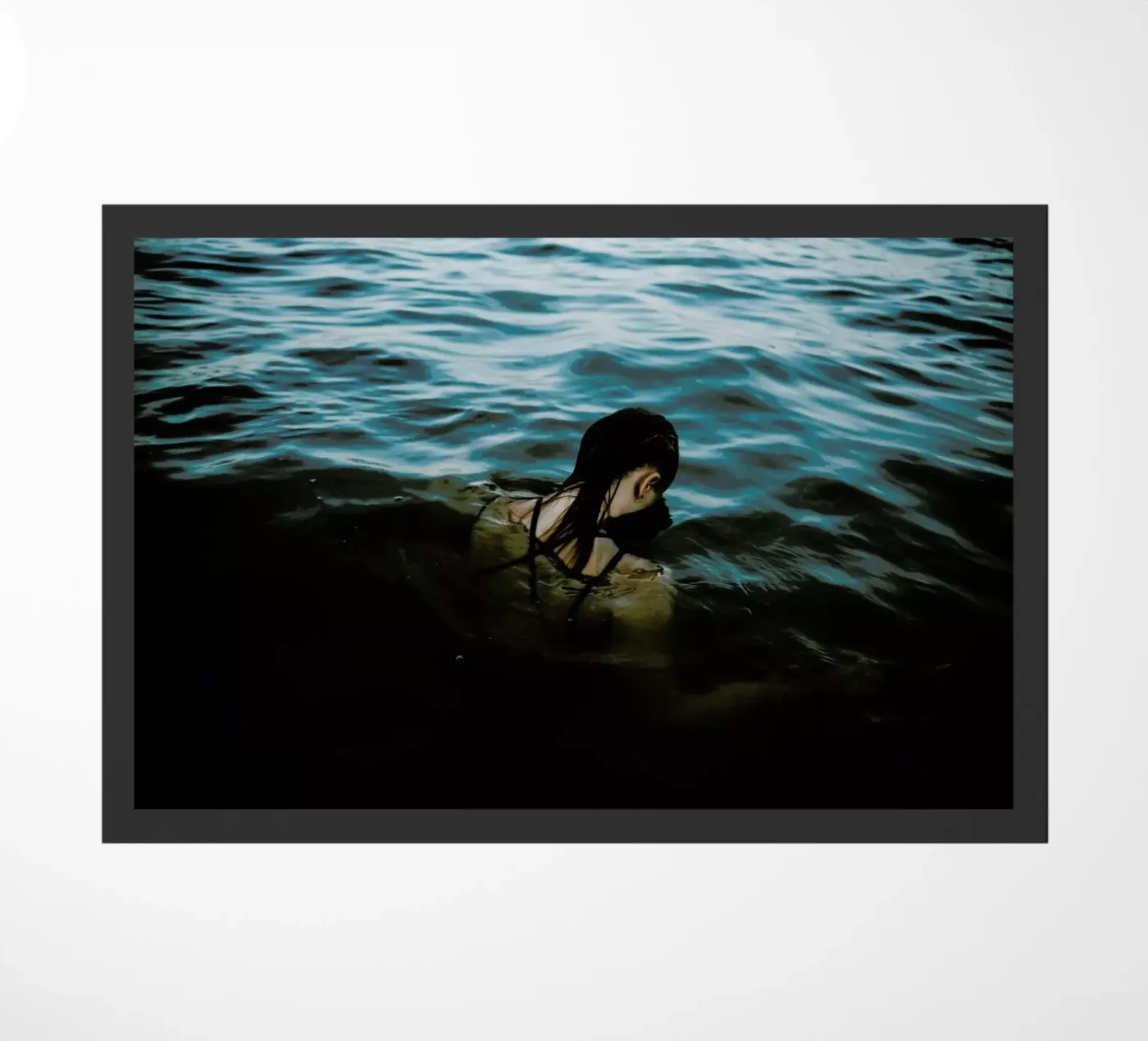 Drowning Fußmatte von Chris Abatzis