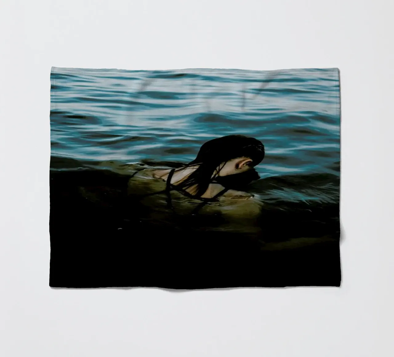 Drowning Fleecedecke von Chris Abatzis