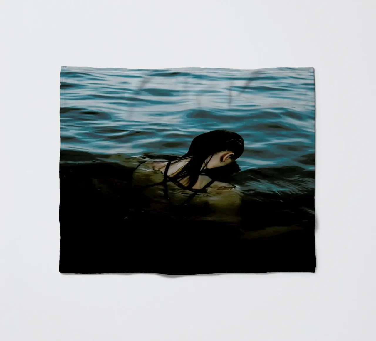 Drowning Fleecedecke von Chris Abatzis