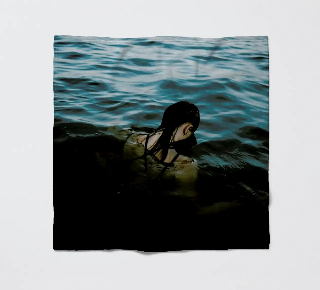 Drowning Fleecedecke von Chris Abatzis