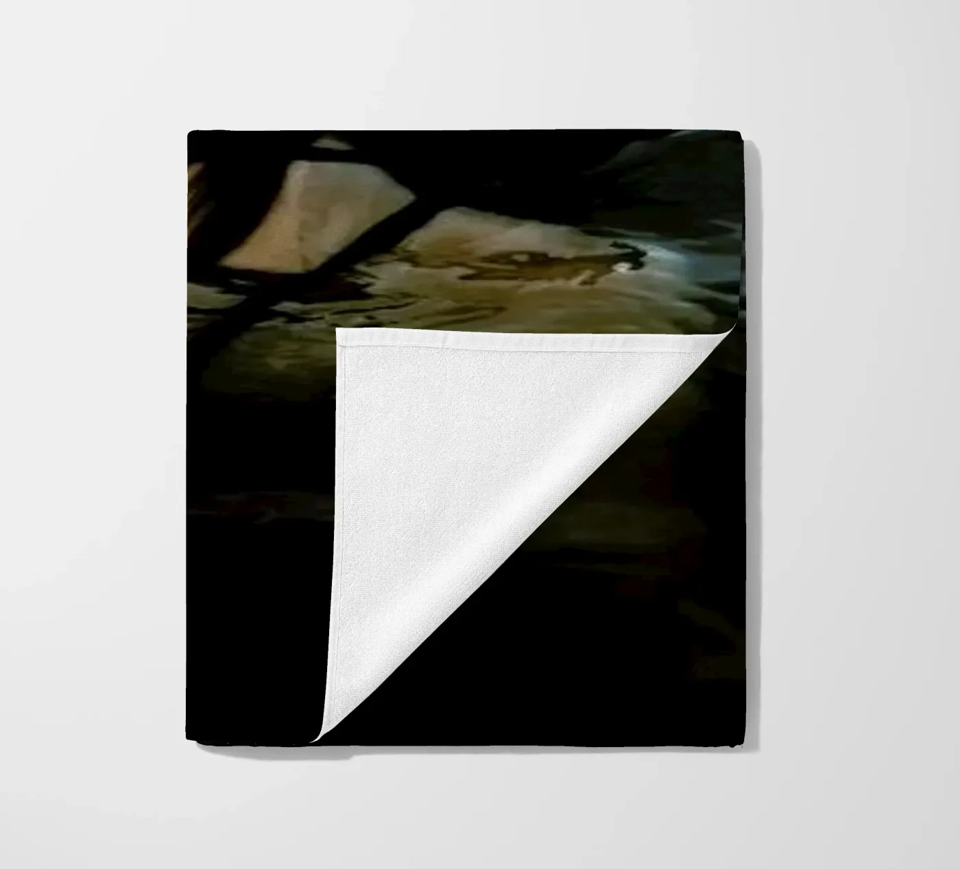 Drowning strandhanddoek van Chris Abatzis