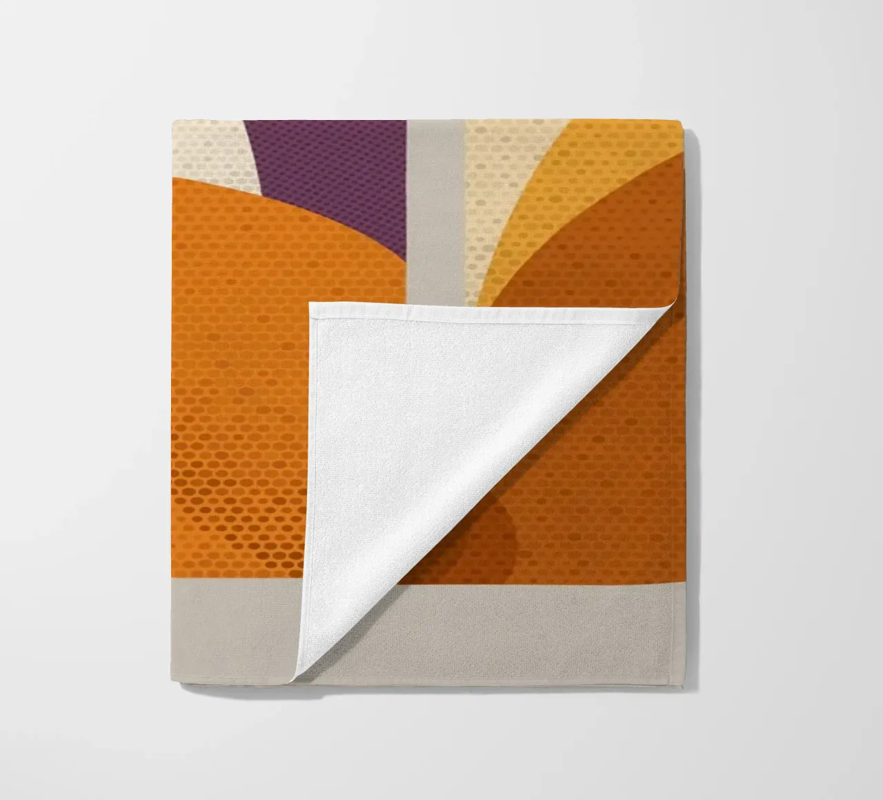 Rode Eekhoorn strandhanddoek van The Printed Sparrow