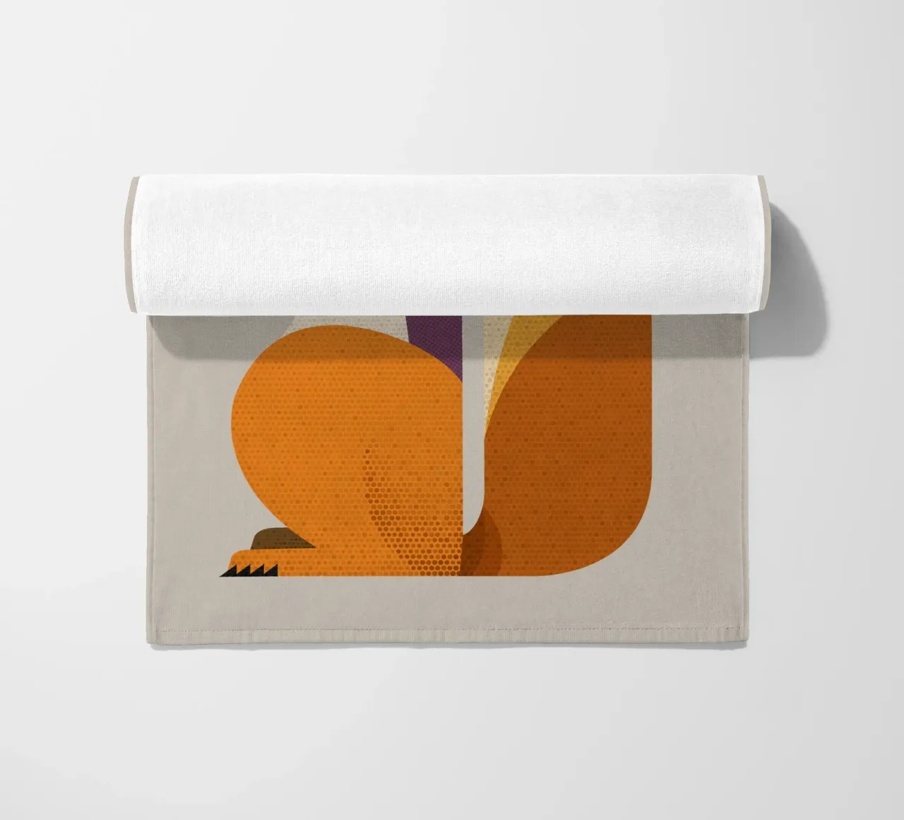 Rode Eekhoorn strandhanddoek van The Printed Sparrow