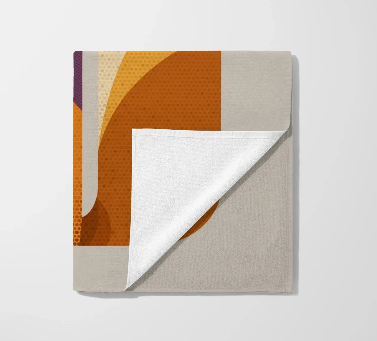 Rode Eekhoorn strandhanddoek van The Printed Sparrow