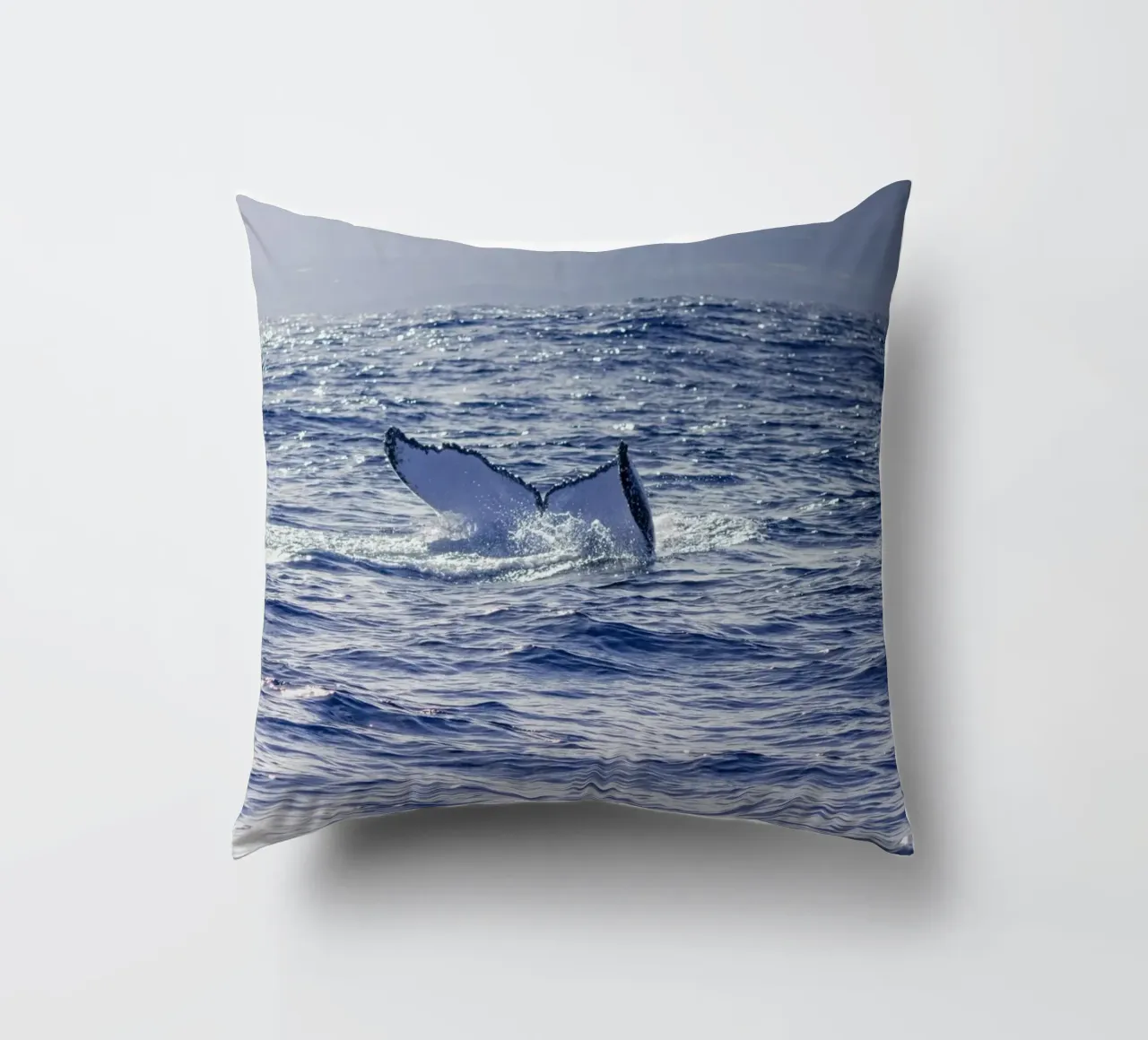 L'immersione delle balene 3 cuscino da Léa Lefebvre Photography
