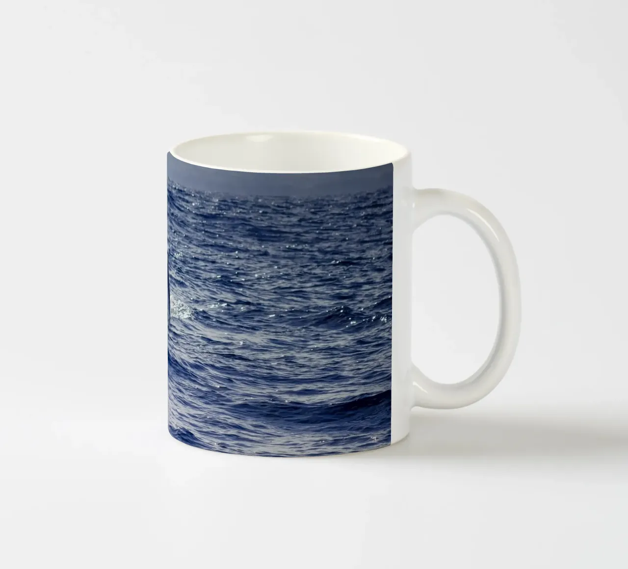 L'immersione delle balene 3 tazza in ceramica da Léa Lefebvre Photography