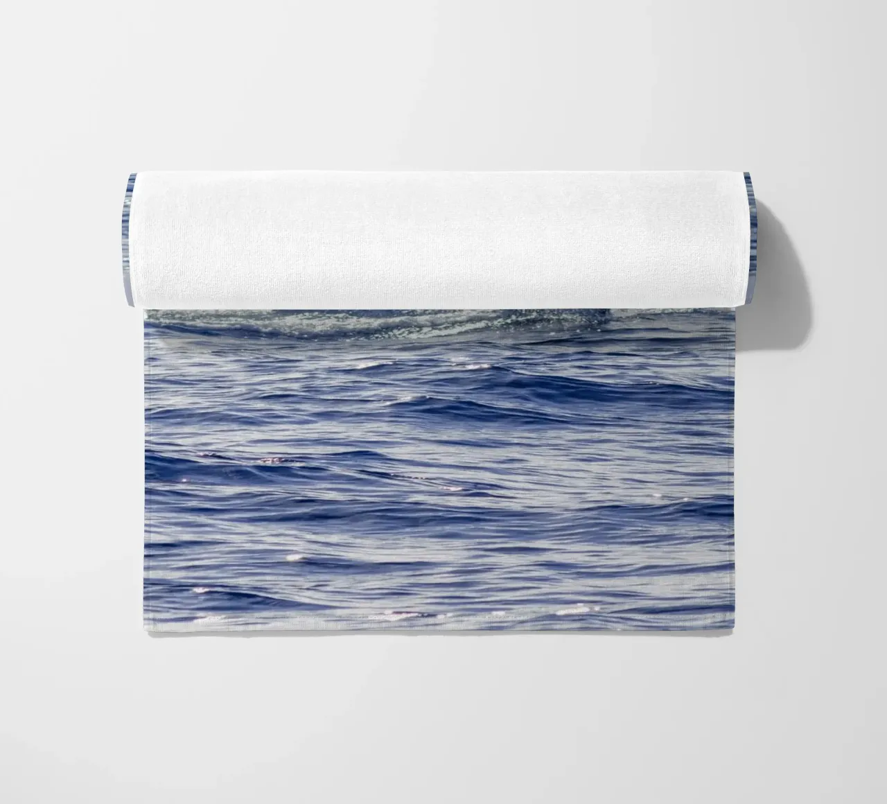 L'immersione delle balene 3 telo mare da Léa Lefebvre Photography