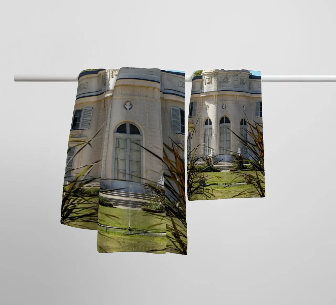 Parc Bagatelle towel by Léa Lefebvre Photography