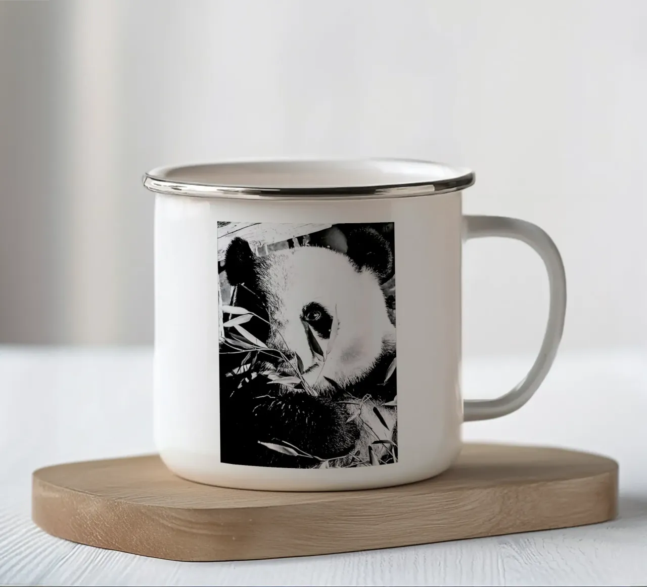 Hungry Panda tazza in smalto da Babett Schultze