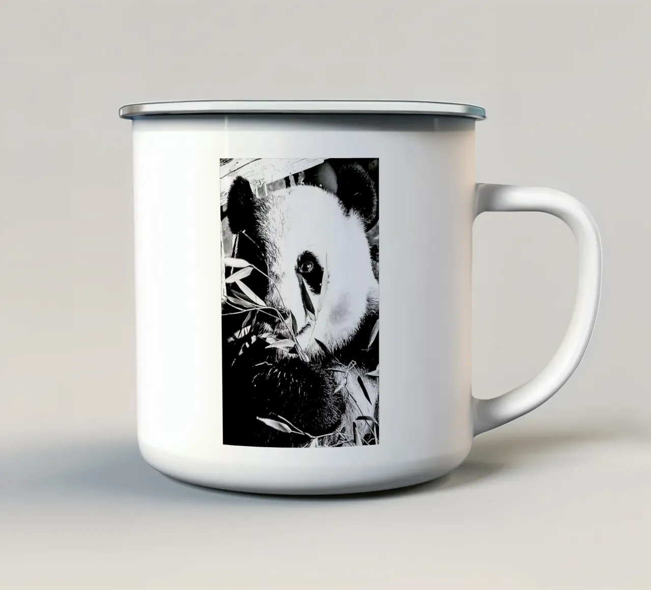 Hungry Panda tazza in smalto da Babett Schultze