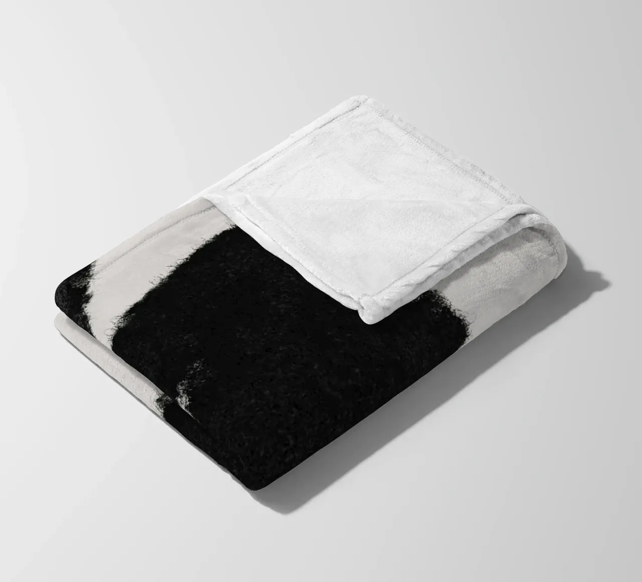 Pennellata nera coperta in pile da Alisa Galitsyna