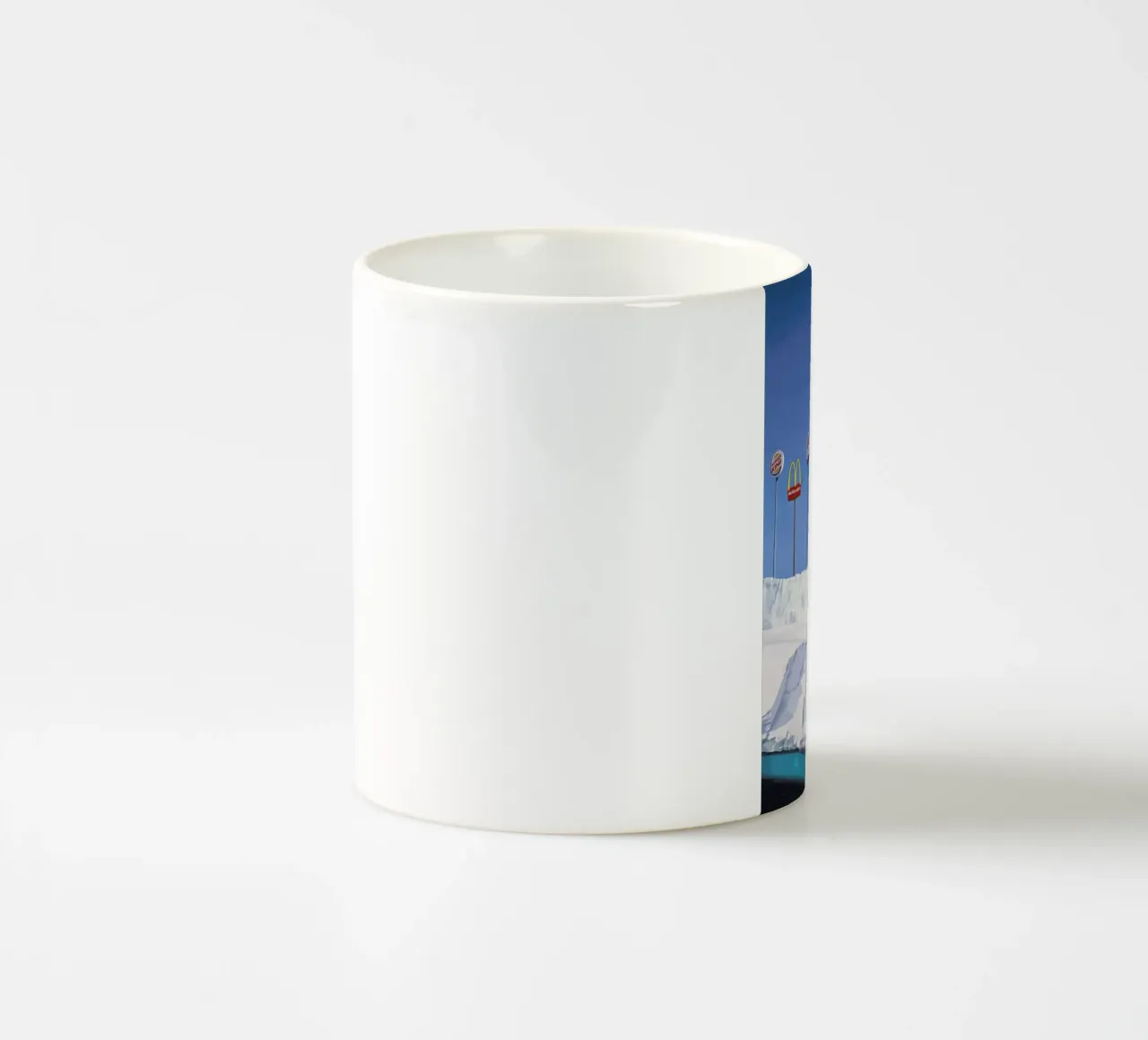 The Iceberg tazza in ceramica da Scott Listfield