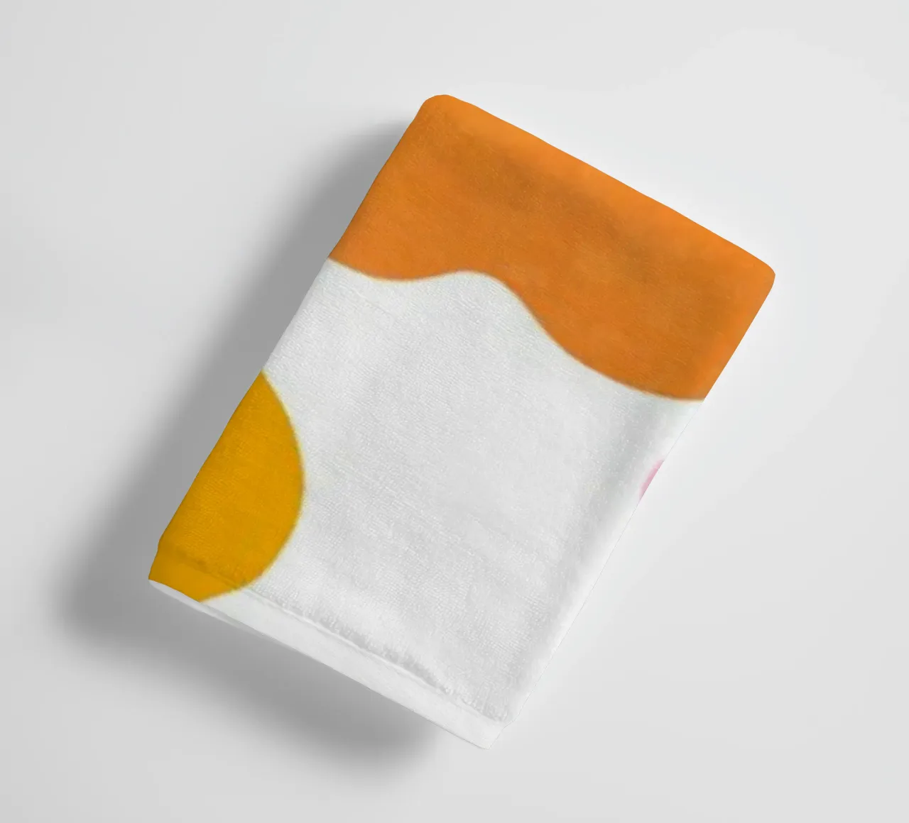 Mediados de siglo Juguetón Botánico Negrita Flores Retro Multicolor toalla de baño de Andrea Haase Modern Home