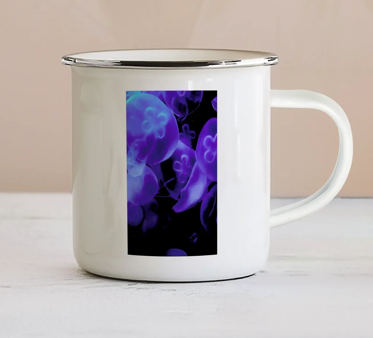 Blue Jellyfish tazza in smalto da Babett Schultze