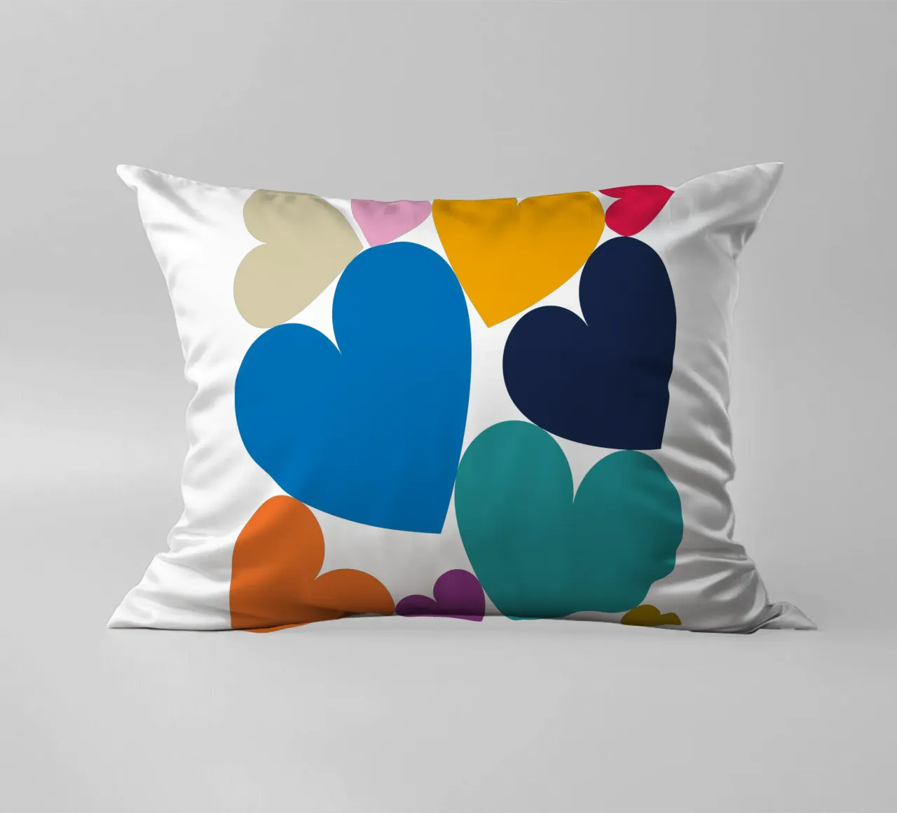 Cuori colorati impilati cuscino da Katja Stehle Design