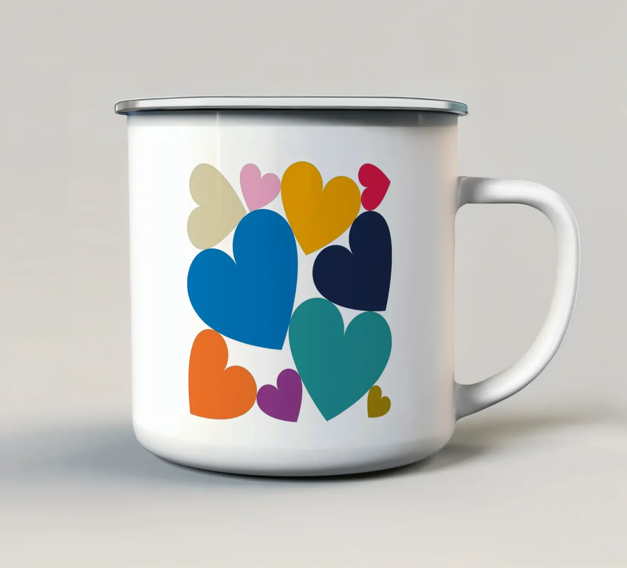 Cuori colorati impilati tazza in smalto da Katja Stehle Design