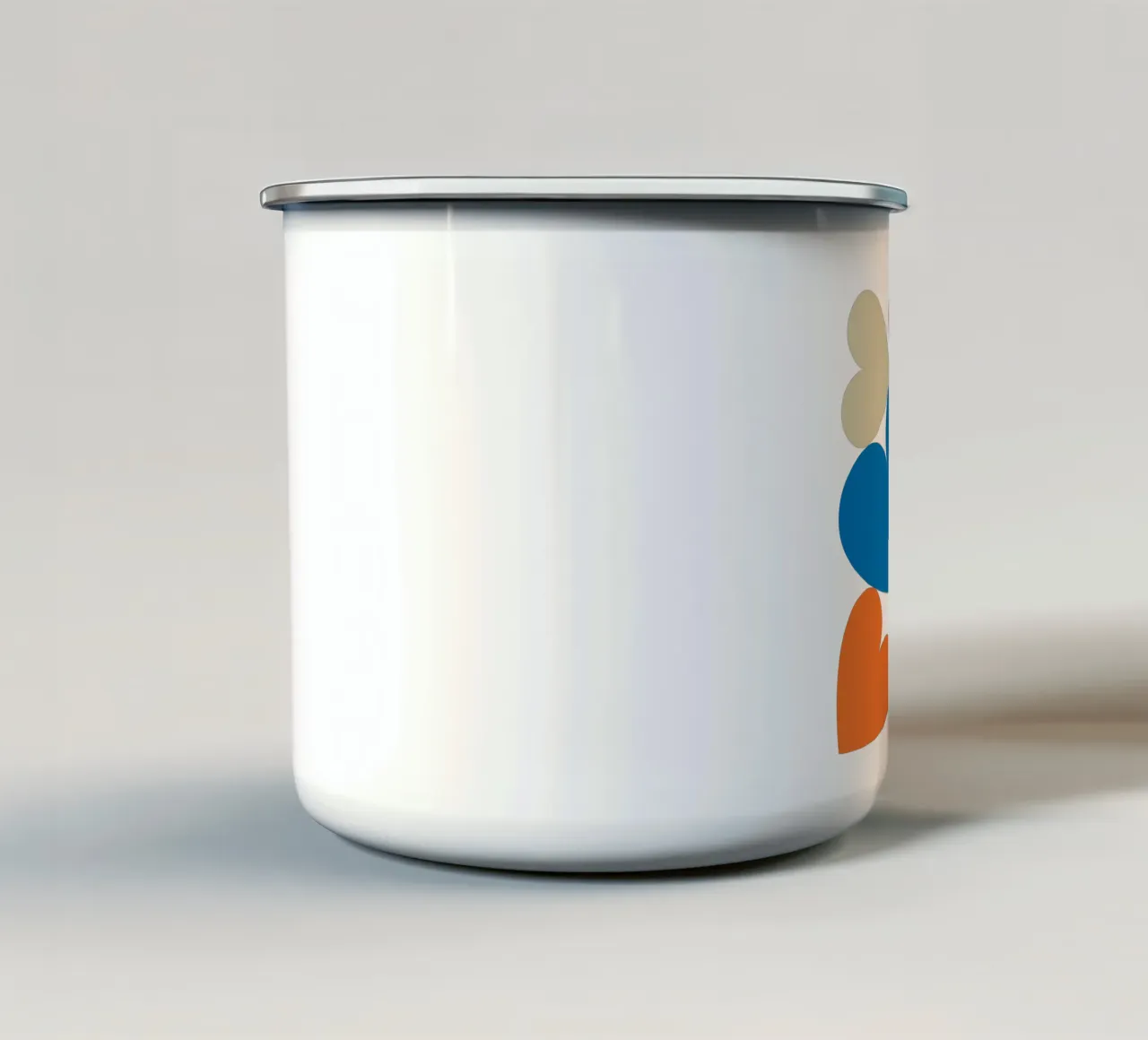 Cuori colorati impilati tazza in smalto da Katja Stehle Design