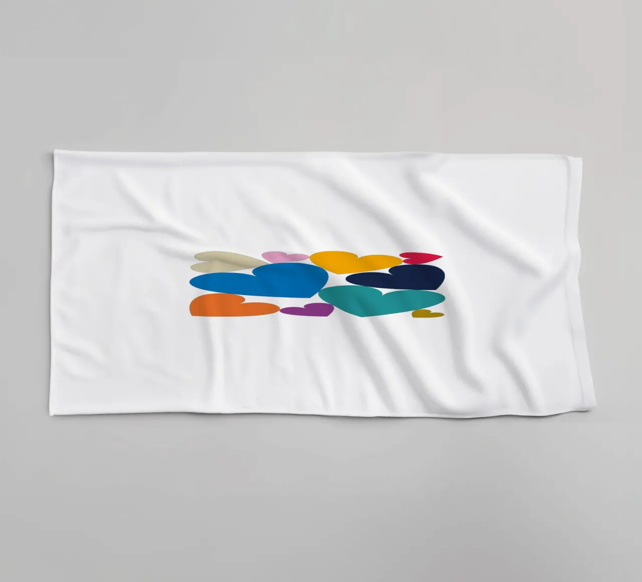 Cuori colorati impilati asciugamano da bagno da Katja Stehle Design