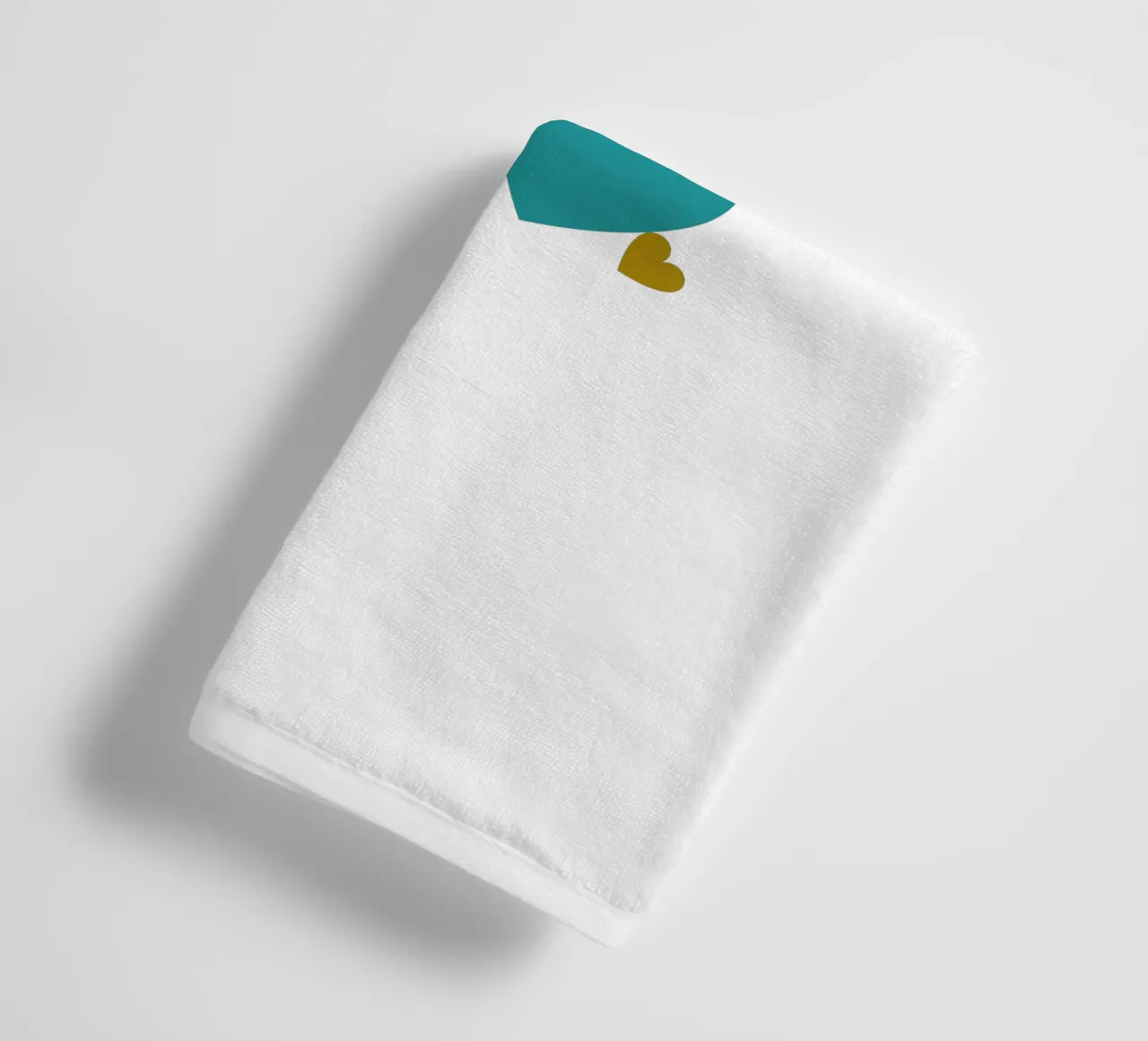 Cuori colorati impilati asciugamano da bagno da Katja Stehle Design