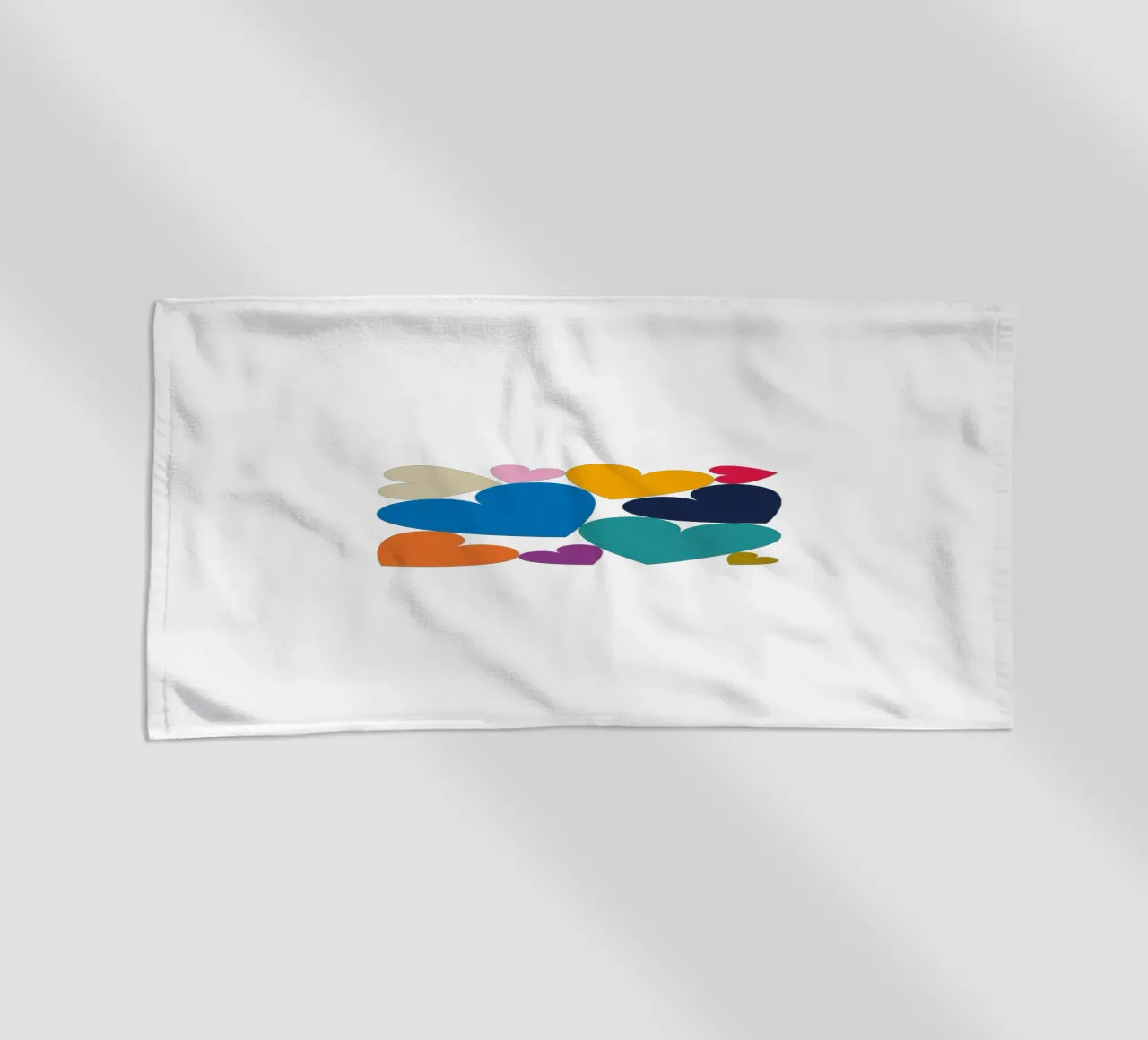 Cuori colorati impilati telo mare da Katja Stehle Design