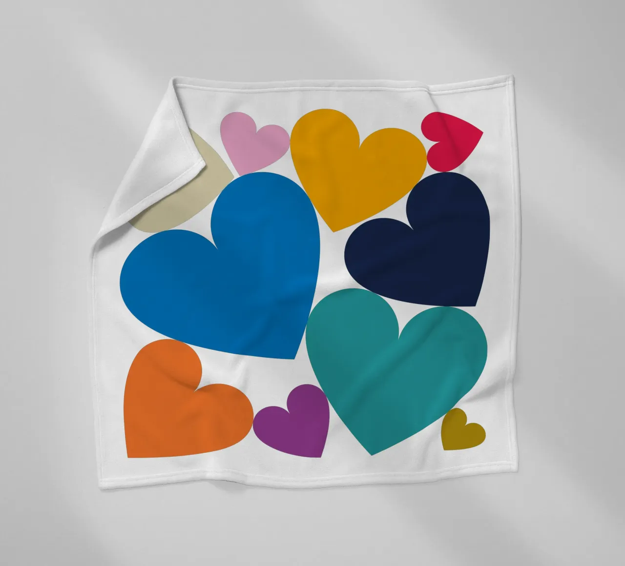 Cuori colorati impilati coperta in pile da Katja Stehle Design