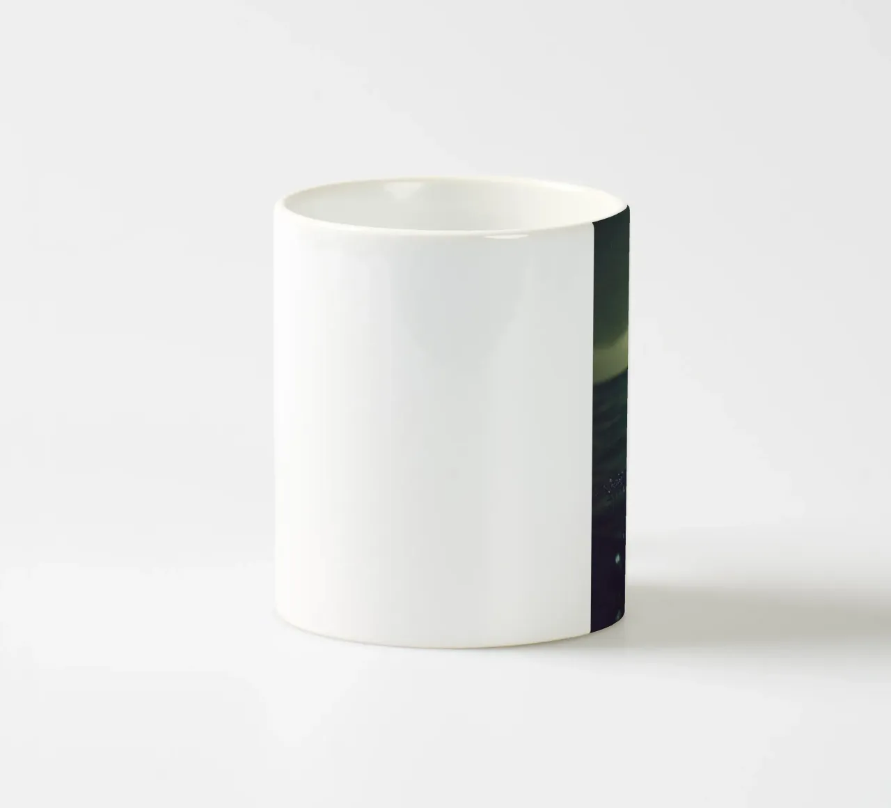 Brighton by Night - Pioggia, mare e mistero tazza in ceramica da By Night