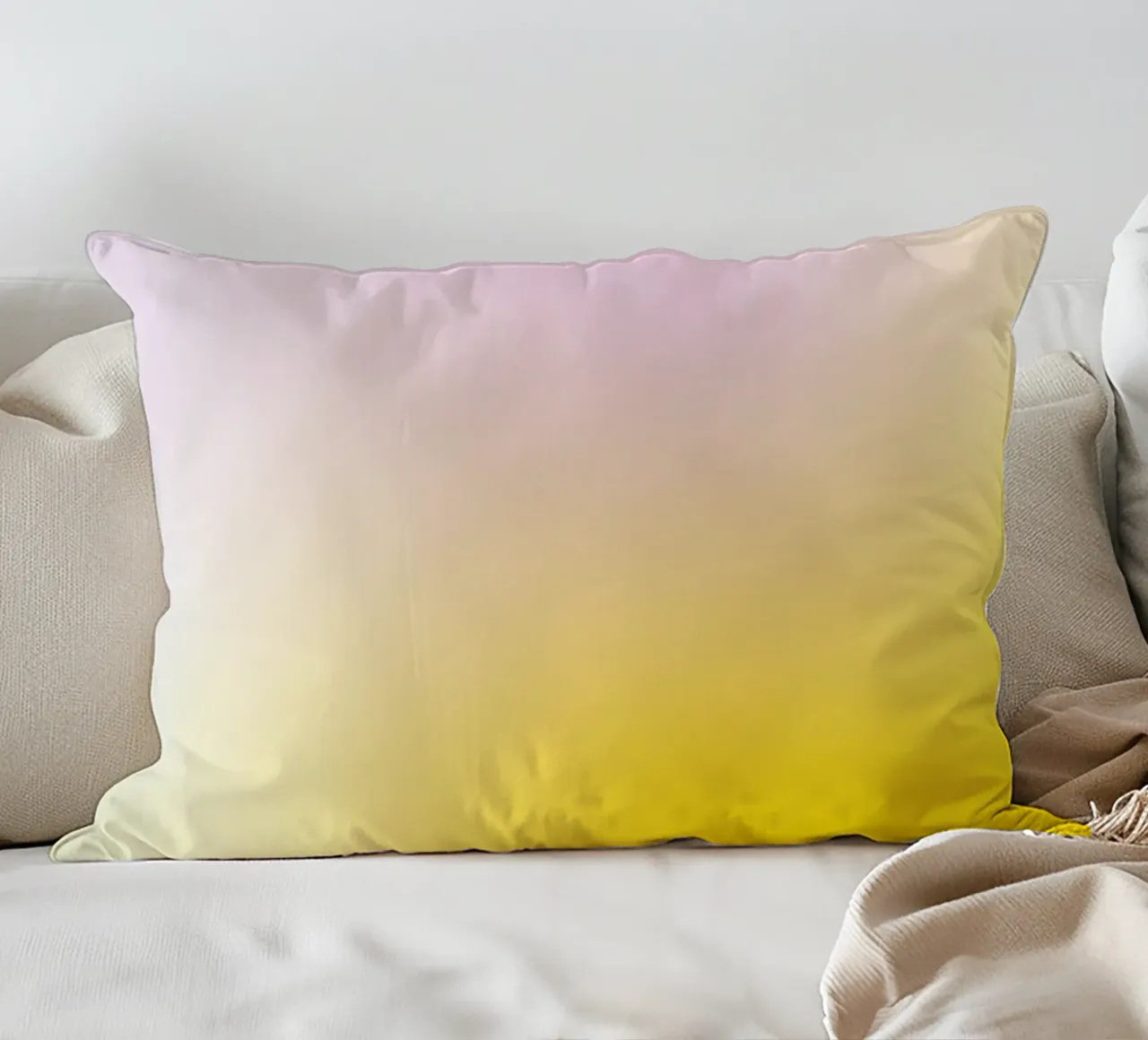 Delicato gradiente giallo e rosa cuscino da Katja Stehle Design
