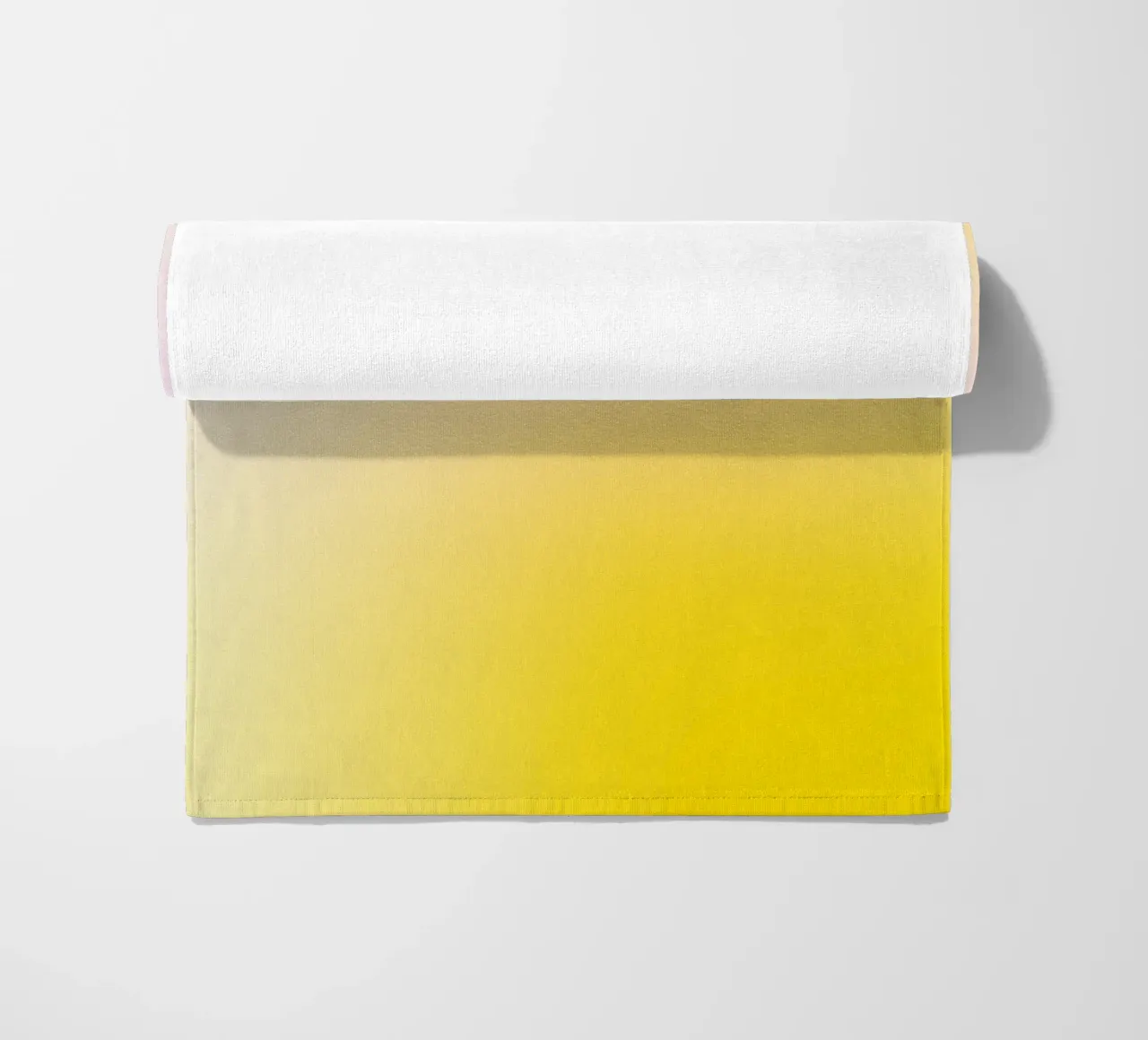 Delicato gradiente giallo e rosa telo mare da Katja Stehle Design