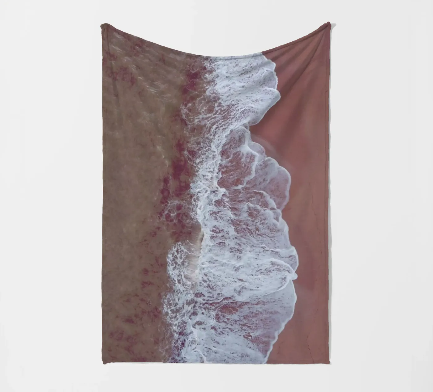 Blush Beach coperta in pile da Studio Nahili