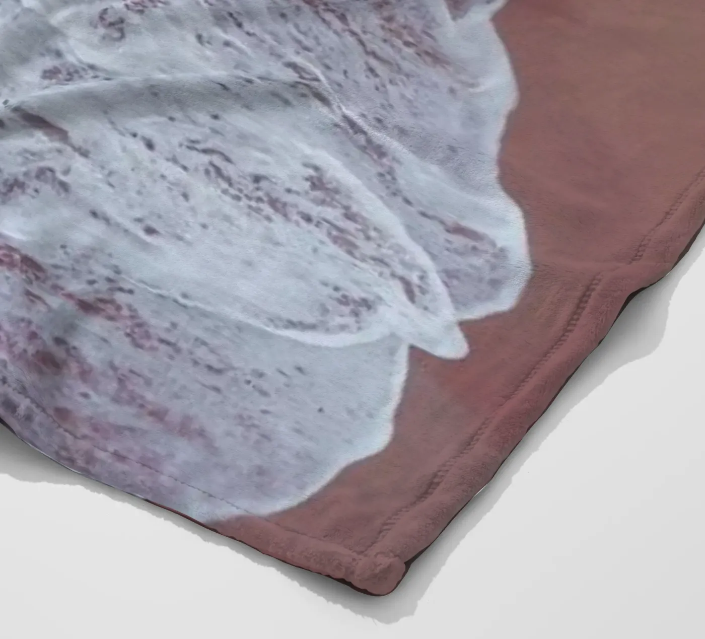 Blush Beach coperta in pile da Studio Nahili