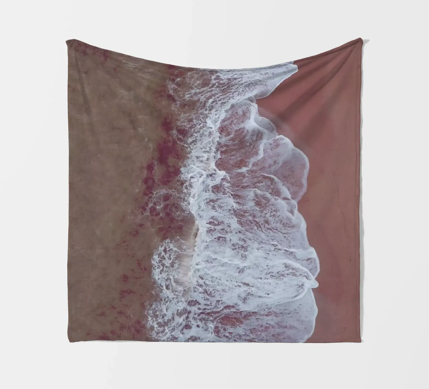 Blush Beach coperta in pile da Studio Nahili