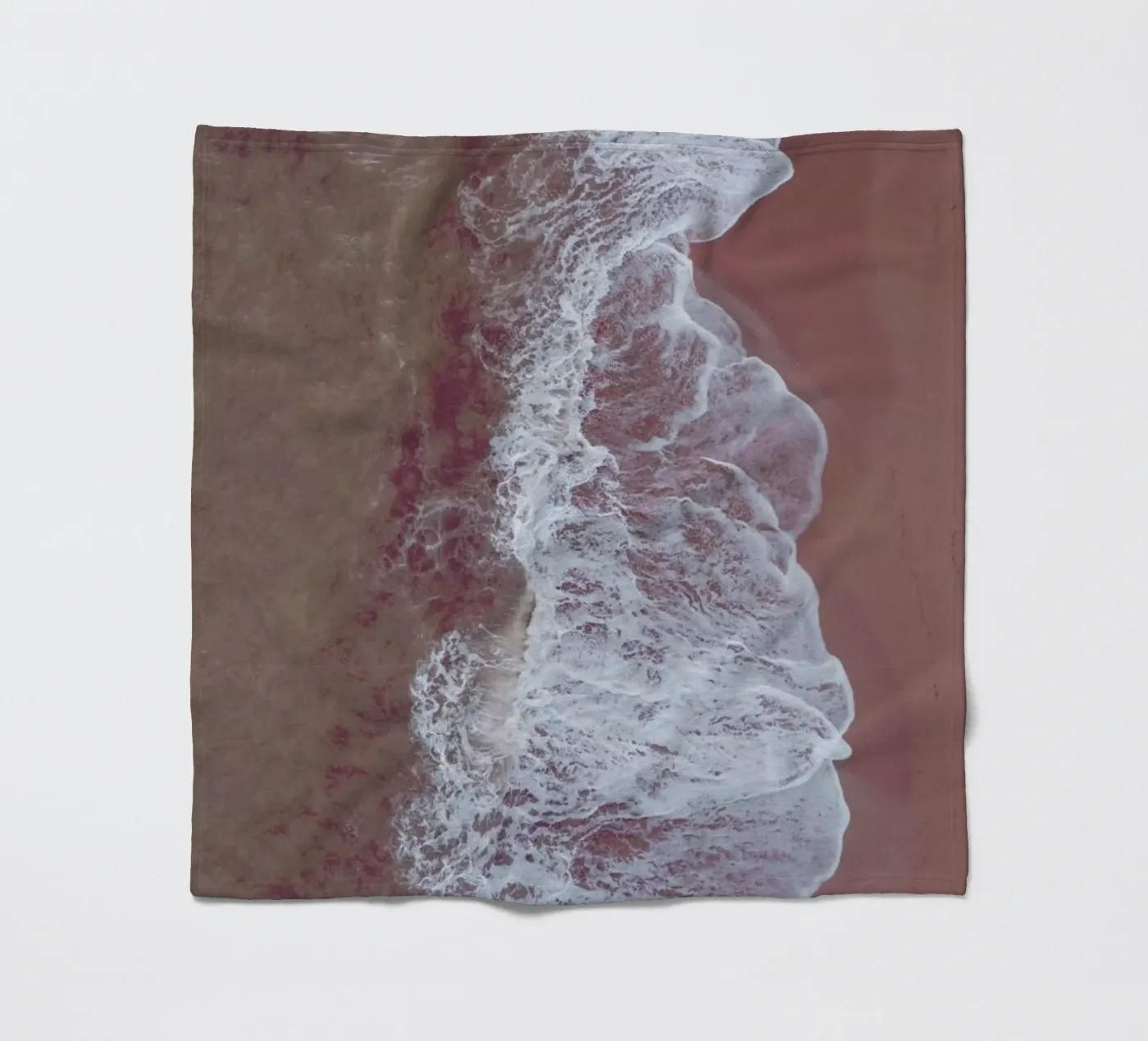 Blush Beach coperta in pile da Studio Nahili