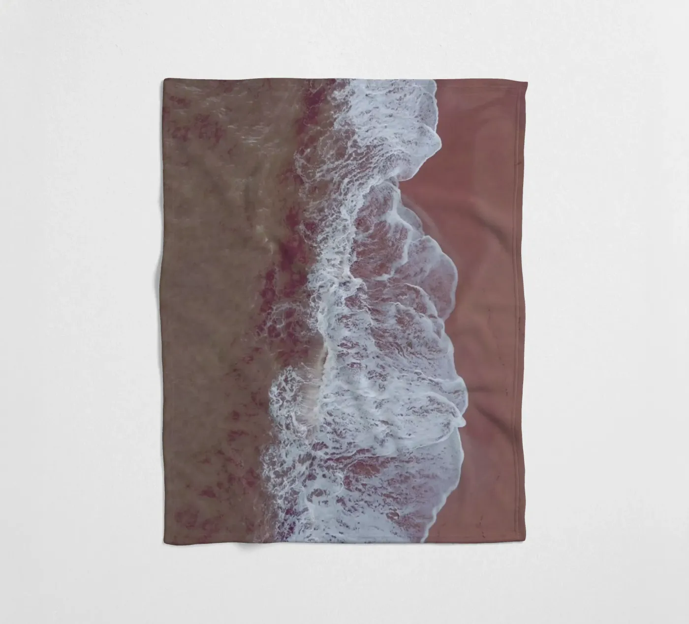 Blush Beach coperta in pile da Studio Nahili