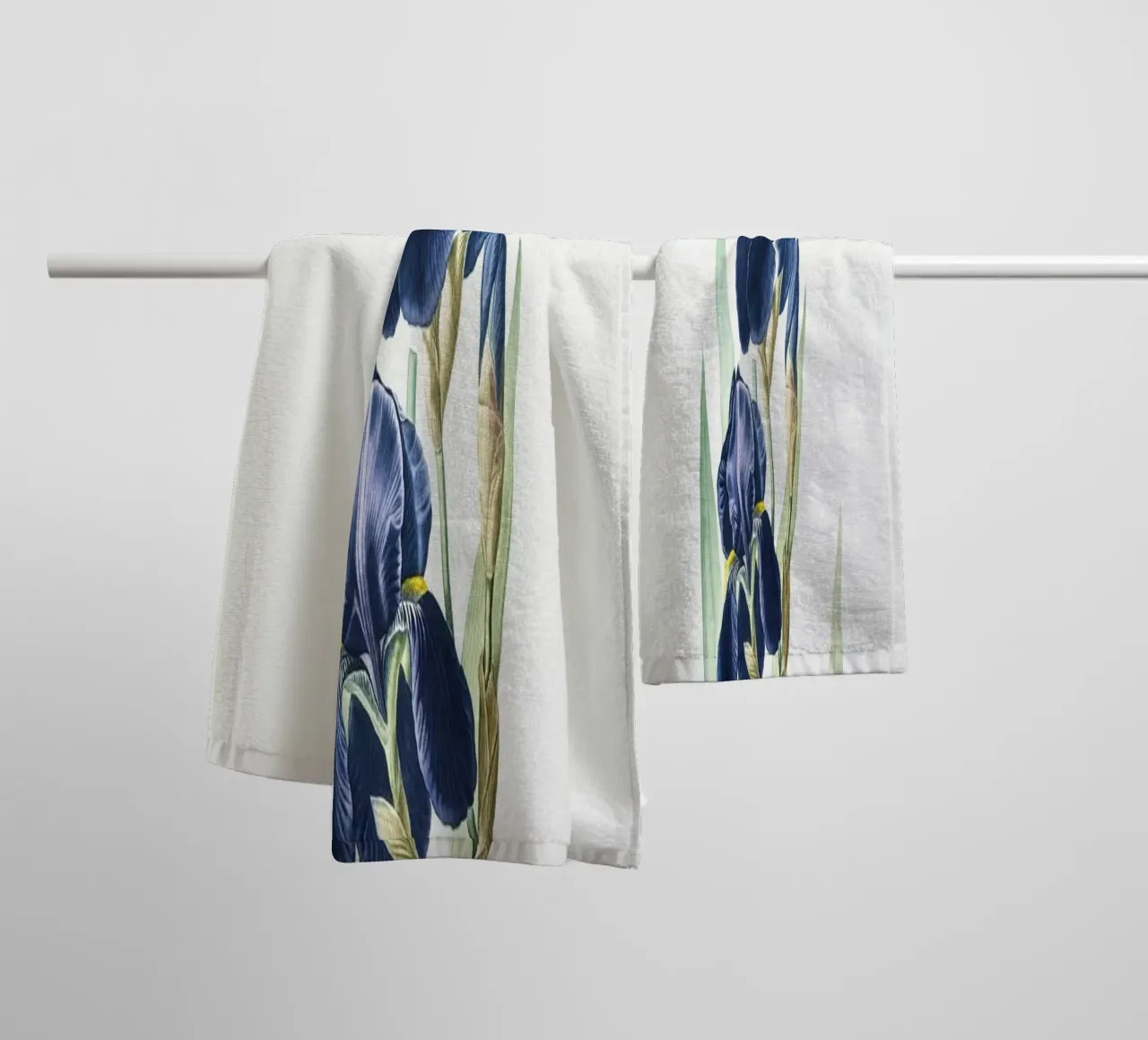Purple Iris asciugamano da bagno da Pretty Flowers Vintage Botanicals