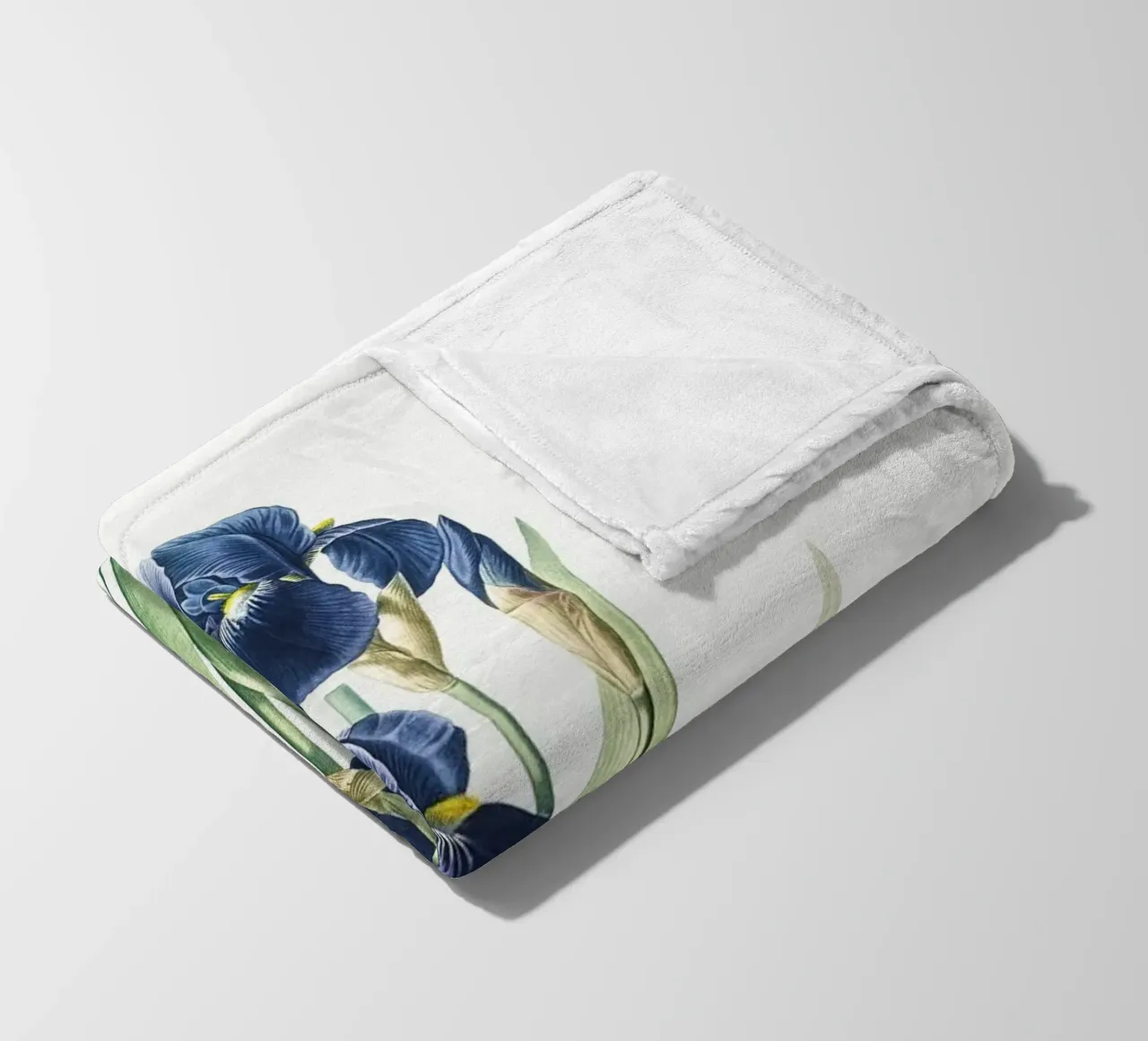 Purple Iris coperta in pile da Pretty Flowers Vintage Botanicals