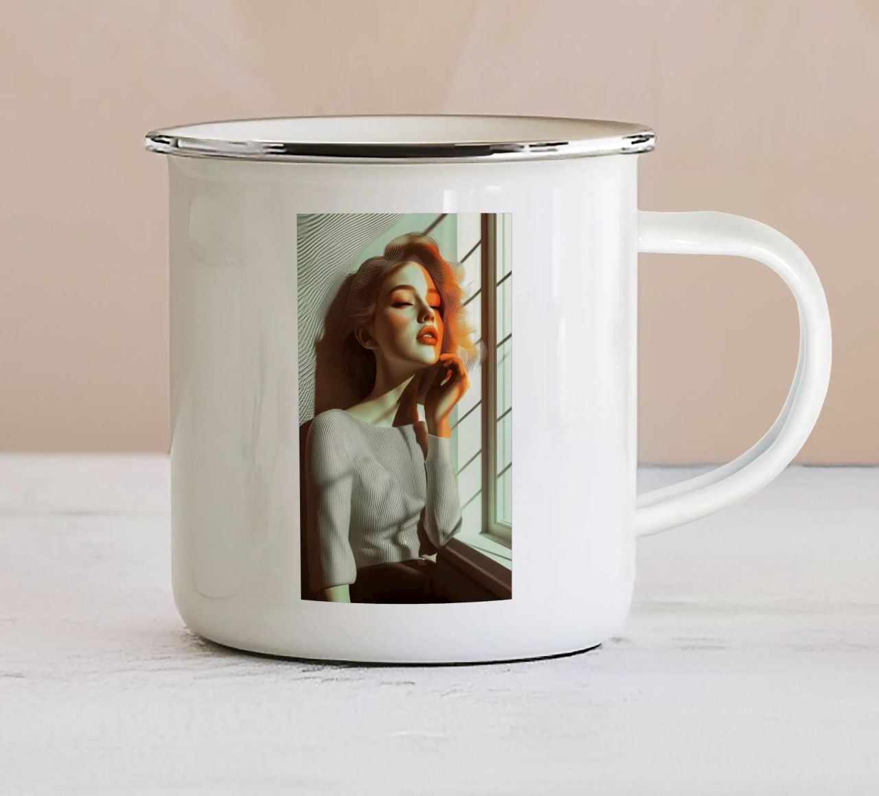 Woman at the window tazza in smalto da Synthaira