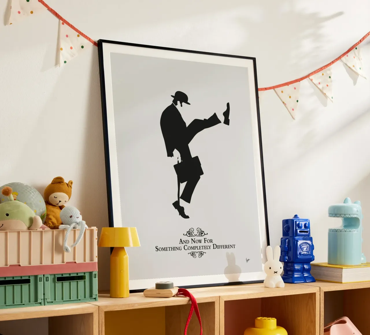 N01 The Ministry of Silly Walks poster con marco de madera de Silly Art