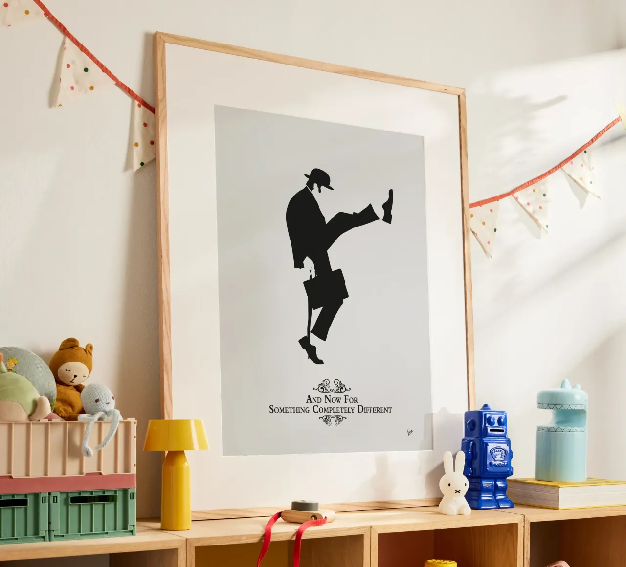 N01 The Ministry of Silly Walks poster con marco de madera de Silly Art
