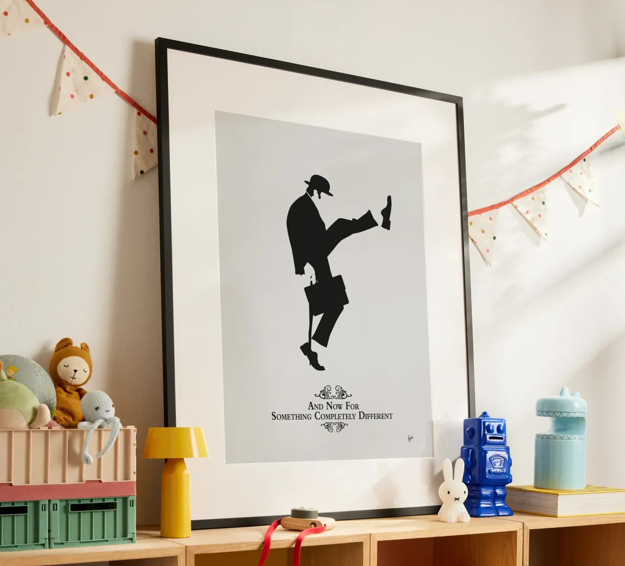 N01 The Ministry of Silly Walks poster con marco de madera de Silly Art