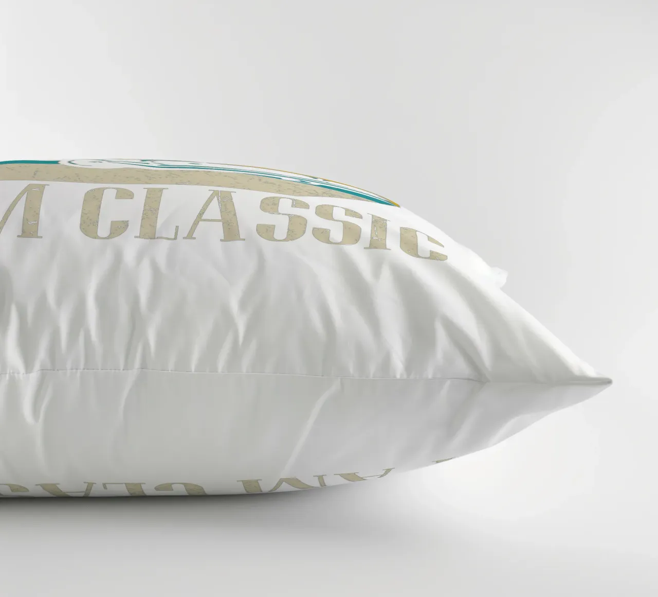 I am not old, I am classic cuscino da edsonramosart