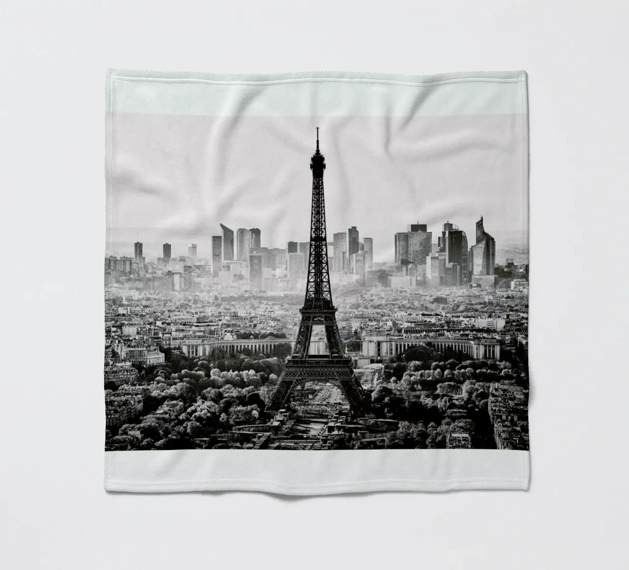 Paris Skyline coperta in pile da METROPOLIS