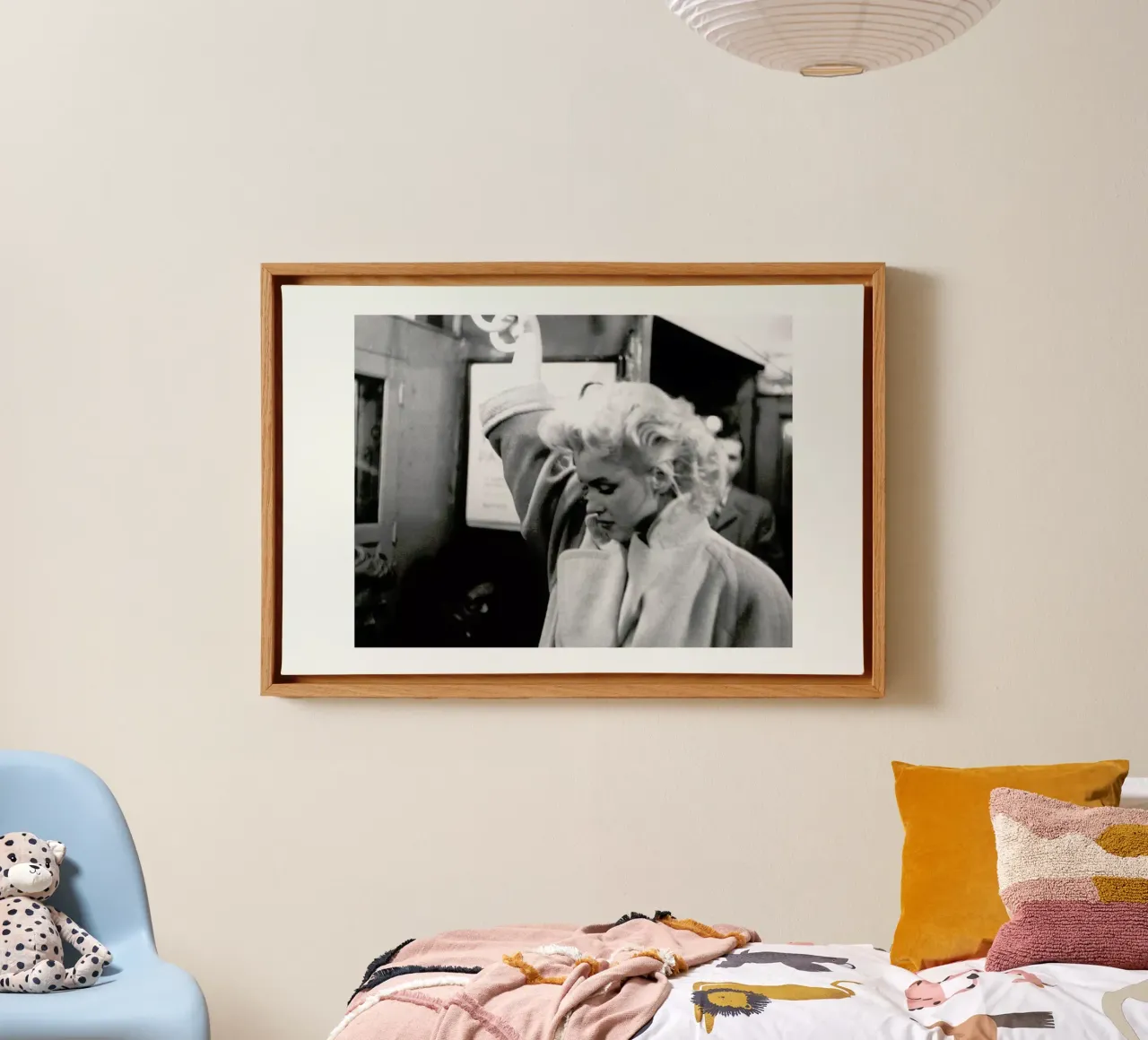 Marilyn Monroe, on subway 1995 New York tela con Cornice a cassetta da Gallery Print and Art Limited