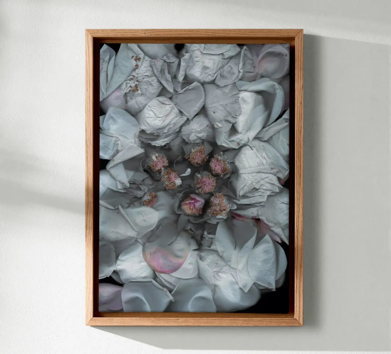 The Art of Destruction I tela con Cornice a cassetta da Muted Blossom