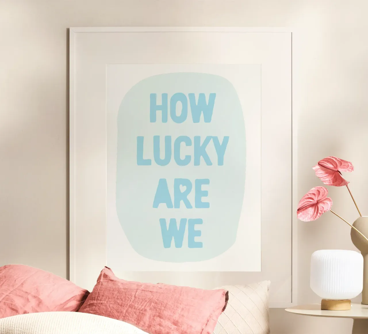 How Lucky Are We Print, Blue Trendy Wall Art, Preppy Poster poster con telaio in legno da Farlane