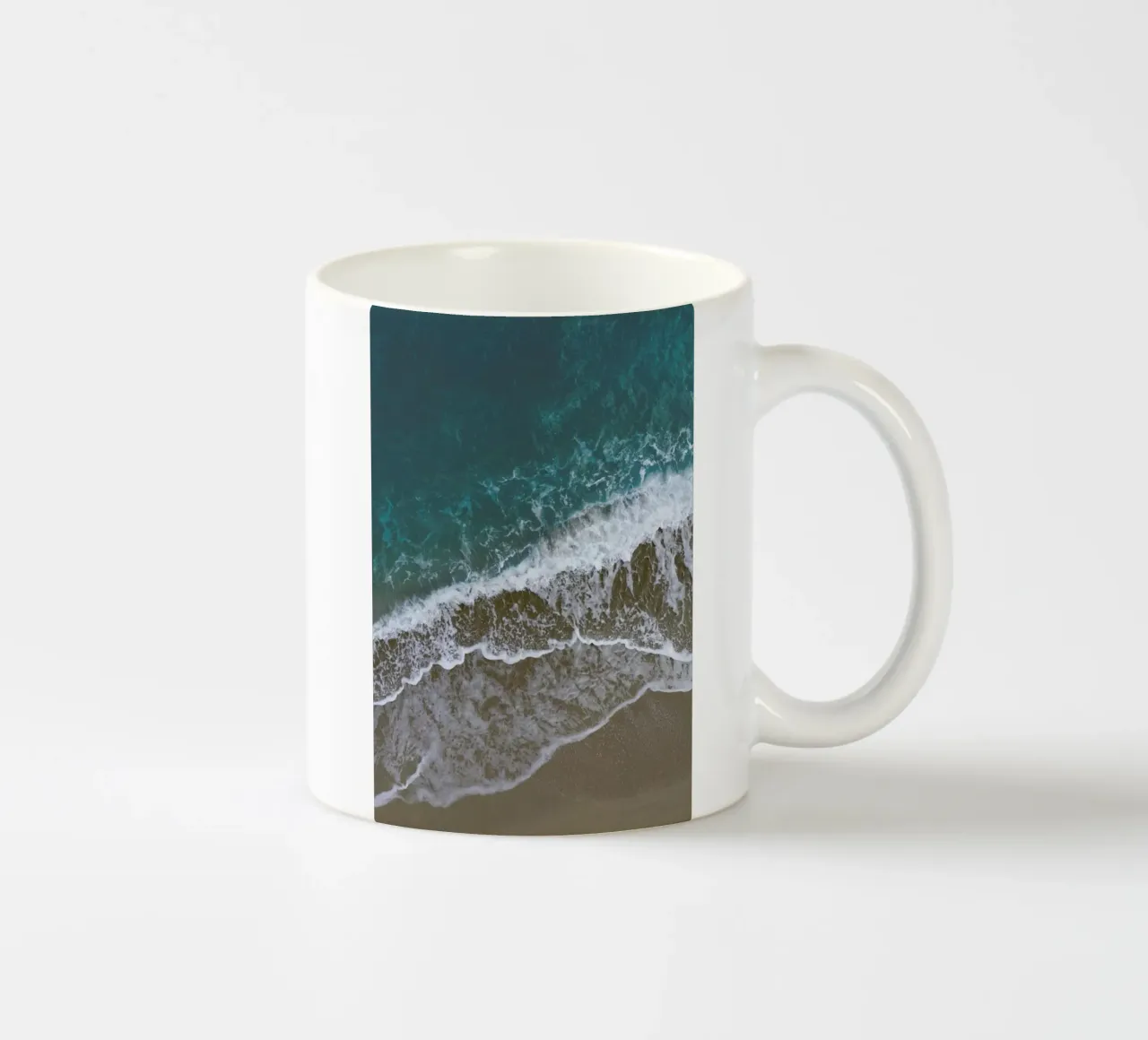 Summer at the Beach tazza in ceramica da Studio Nahili