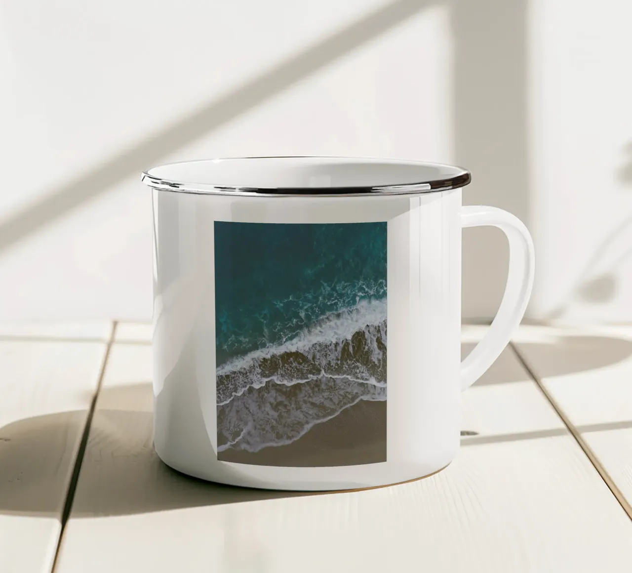 Summer at the Beach tazza in smalto da Studio Nahili