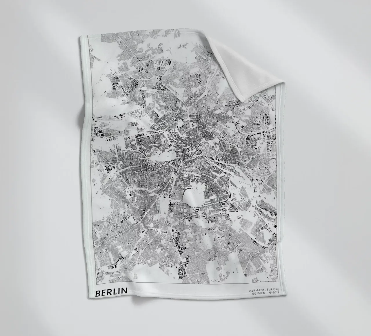 Berlin Map Fleecedecke von The Cartography Collection