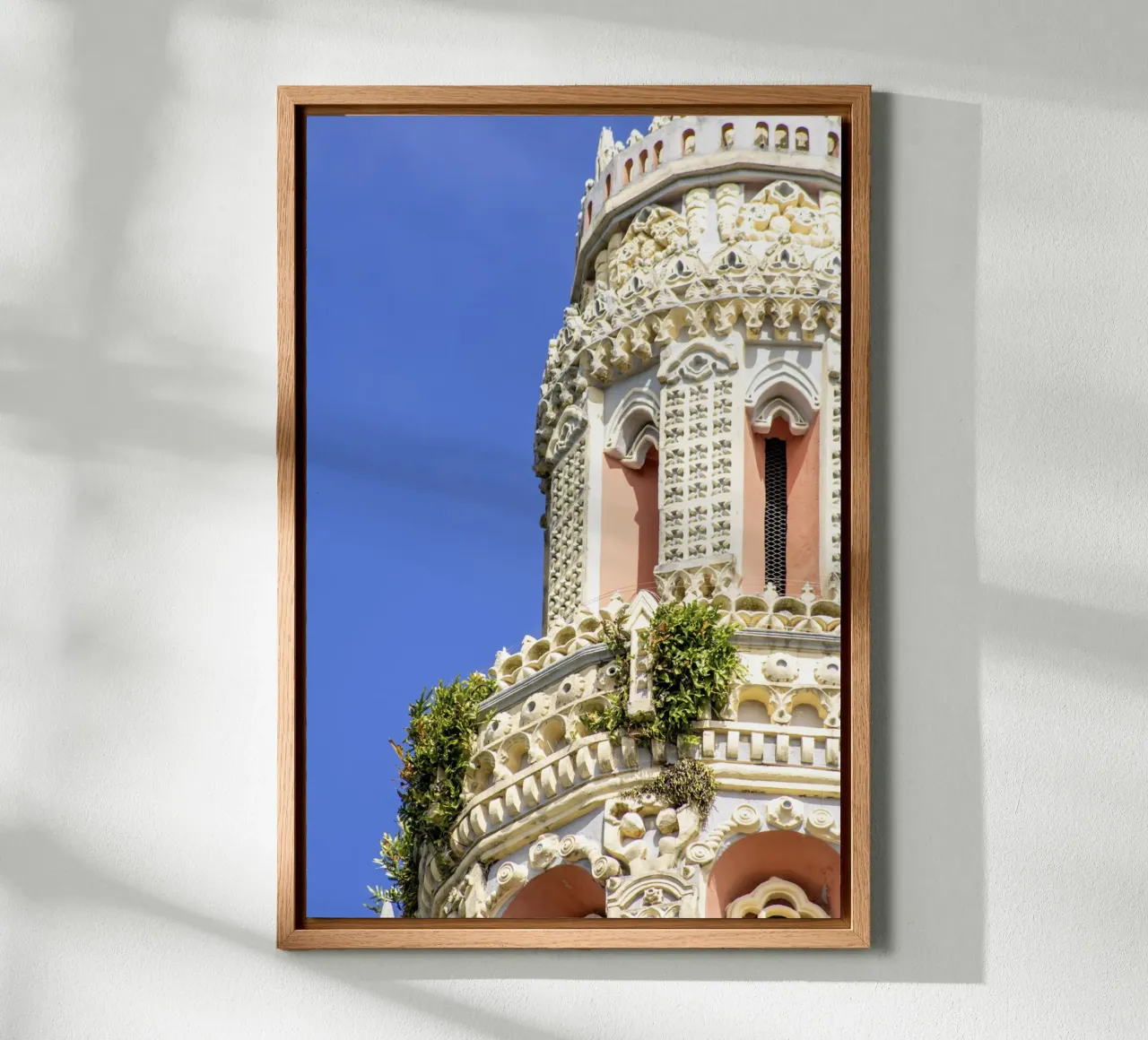 Kirche auf der Insel La Réunion Leinwand mit Schattenfugenrahmen von Léa Lefebvre Photography